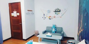 Desk, blackout drapes, soundproofing, free WiFi - Ching Yu Rou B&B (Dongshan)