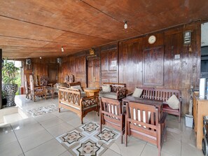 Interior detail - OYO 2157 Pondok Gembyang Air Panas Alam (Rancabali)