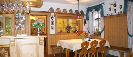 Daily buffet breakfast (EUR 9.80 per person)