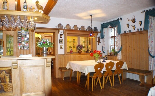 Frokostbuffé hver dag (EUR 9.80 per person)