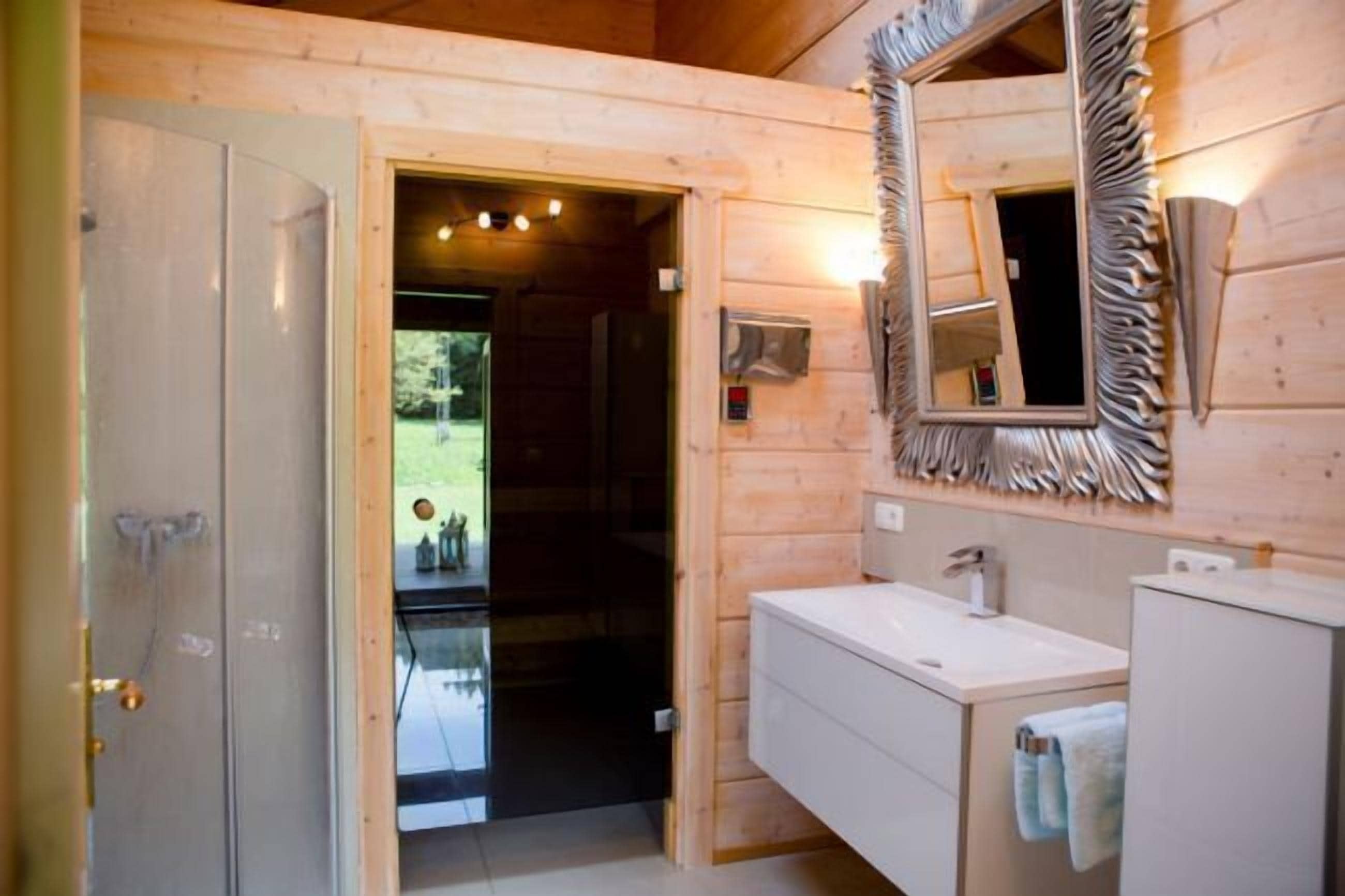 Vacation Home | Bathroom