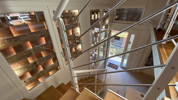 A modern staircase with wooden steps and metal railings, leading to a balcony with a view of the outside. - Super-modern studio on the hills of Florence, Tuscany  (BAGNO A RIPOLI)
