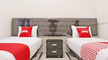 Basic Double Room | Desk, free WiFi, bed sheets