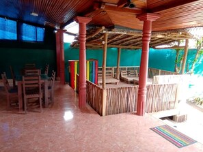 屋外ダイニングエリア