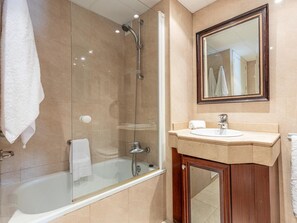 Bathtub, hair dryer, towels