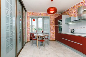 Departamento Confort, 2 habitaciones | Cocina privada | Refrigerador con congelador, microondas, horno y parrilla de estufa 