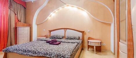 Soundproofing, iron/ironing board, free WiFi, bed sheets