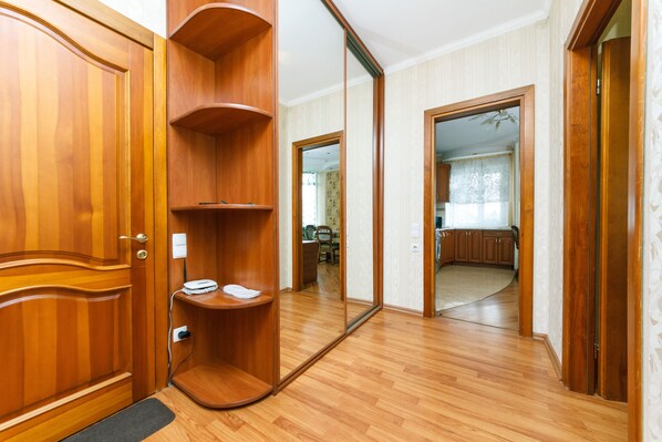 Hallway - Comfortable apartment on the left bank (Kyiv)