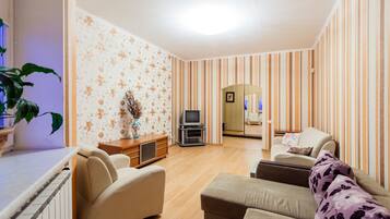 Apartment, 2 Schlafzimmer | Wohnbereich | Flachbildfernseher