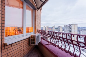 Apartamento, 2 habitaciones | Balcón