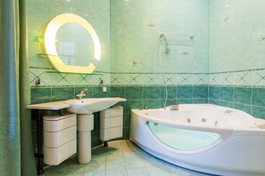 Apartment, 4 Schlafzimmer | Badezimmer | Badewanne, Haartrockner, Seife, Toilettenpapier