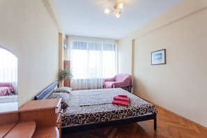 Apartment, 2 Bedrooms | Soundproofing, iron/ironing board, bed sheets - Apartments near Druzhby Narodov (Kyiv)