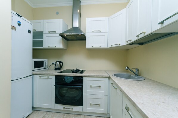 Apartment, 2 Bedrooms | Private kitchen