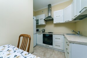 Apartment, 2 Bedrooms | Private kitchen