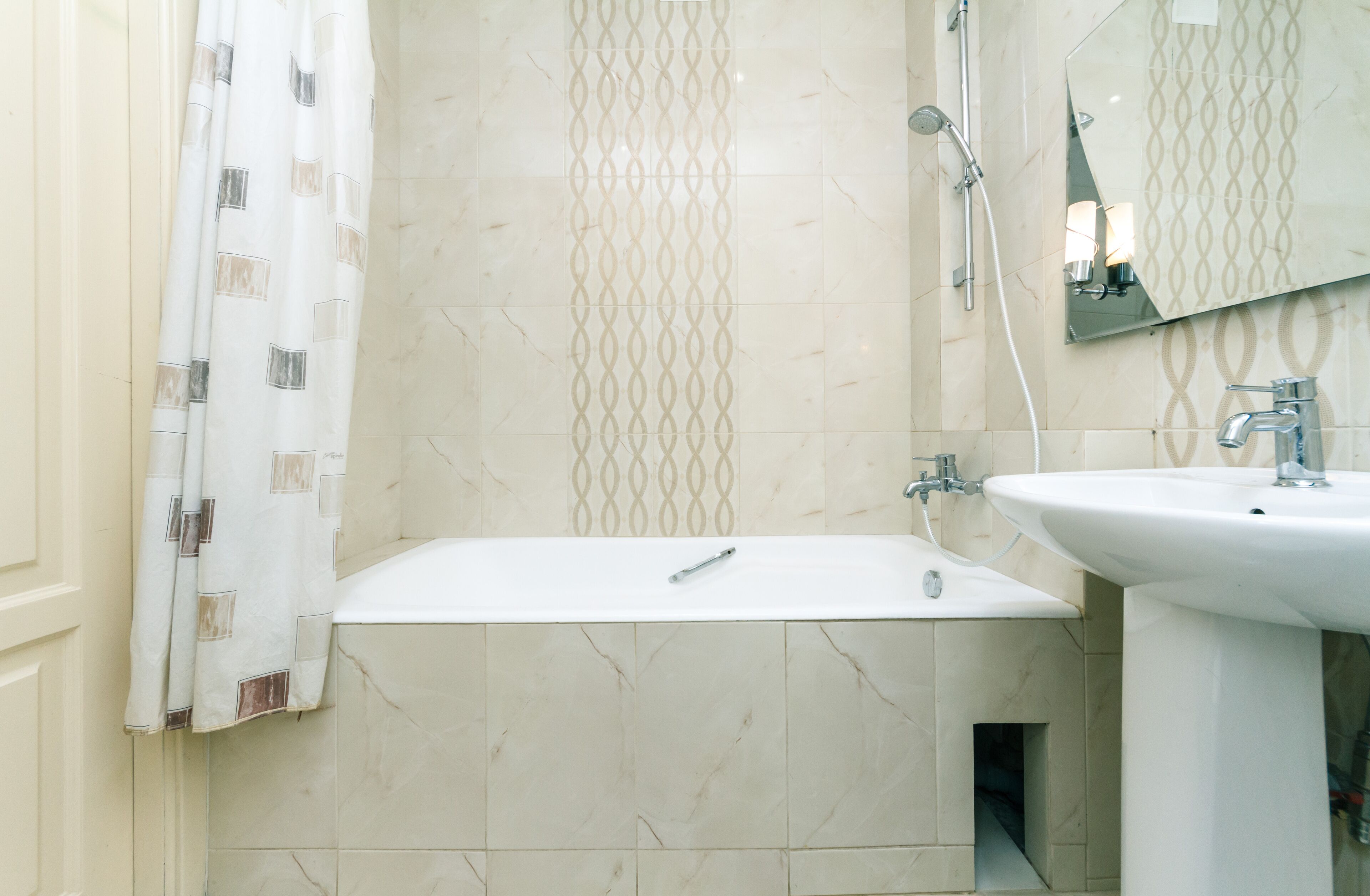 Apartamento, 2 quartos | Banheiro | Banheira, secador de cabelo, toalhas de banho, sabonete