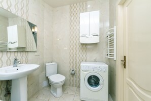Bathroom - Apartment near Ocean Plaza (Kyiv)