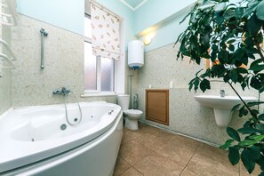 Apartment | Jetted tub - Apartment with Jacuzzi in city center (Kyiv)