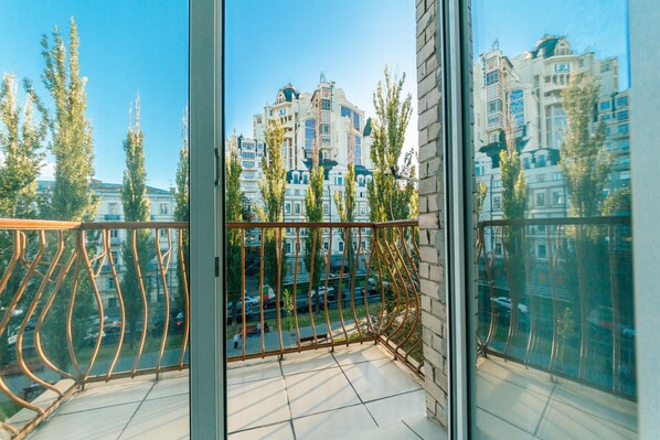 Departamento, 1 habitación | Vista a la calle