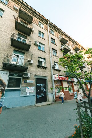 Vista frontal de la propiedad