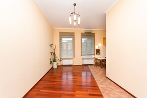 Appartement, 2 slaapkamers | Woonruimte | Flatscreentelevisie