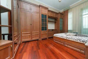 Appartement, 2 slaapkamers | Geluiddichte muren, een strijkplank/strijkijzer, gratis wifi