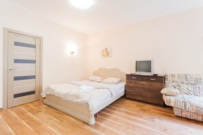 Apartment, 1 Bedroom | Soundproofing, iron/ironing board, free WiFi, bed sheets