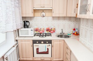 Lägenhet - 1 sovrum | Eget kök | Kylskåp, mikrovågsugn, spishäll och kaffe- och tebryggare