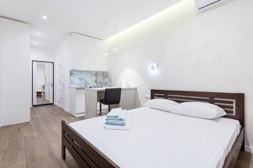 Comfort town on Reheneratorna Street  297