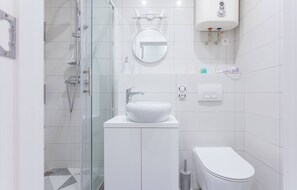 Apartemen Basic, 1 kamar tidur | Kamar mandi | Bathtub, pengering rambut, handuk, dan sabun