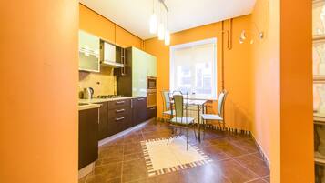 基本公寓 | 私人廚房 | 大型冰箱、微波爐、烤箱、爐台