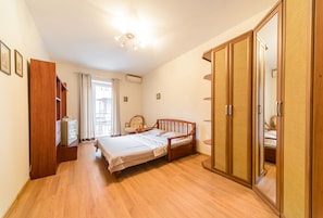 Apartamento básico | 1 quarto, quartos à prova de som, ferros/tábuas de passar roupa