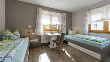 3 bedrooms, travel cot, WiFi, bed sheets