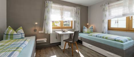 3 Schlafzimmer, Reisekinderbett, WLAN, Bettwäsche