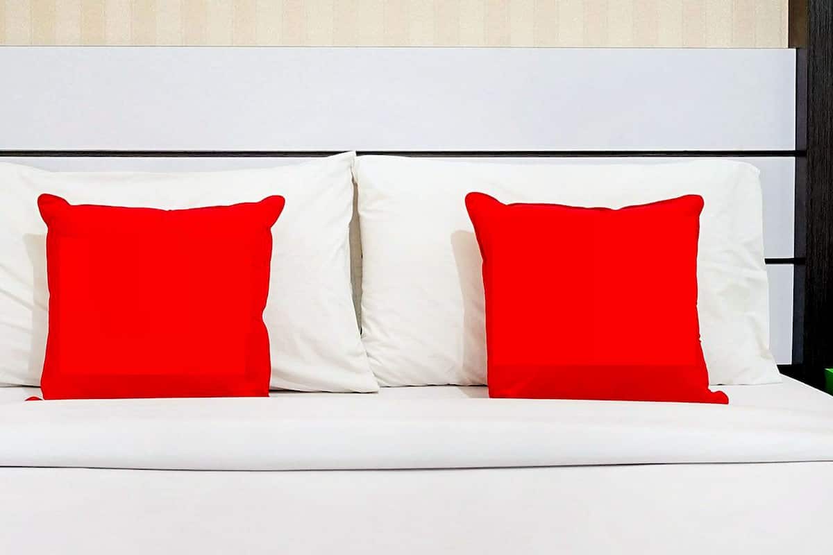 Wing B Suite | Desk, free WiFi, bed sheets