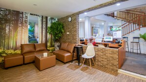 Lobby sitting area - De 80's Genteng Ijo (Jakarta)