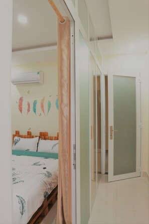 1 habitación, tabla de planchar con plancha, wifi y ropa de cama 