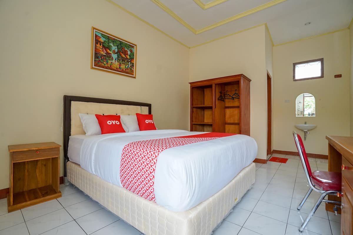 Standard Double Room | Free WiFi, bed sheets
