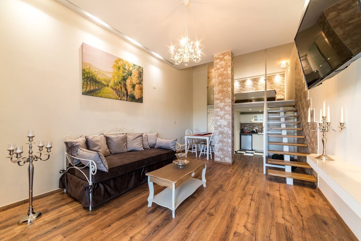 Apartamento (Split Level - Vineyard) | Sala de estar | Una Smart TV, Netflix