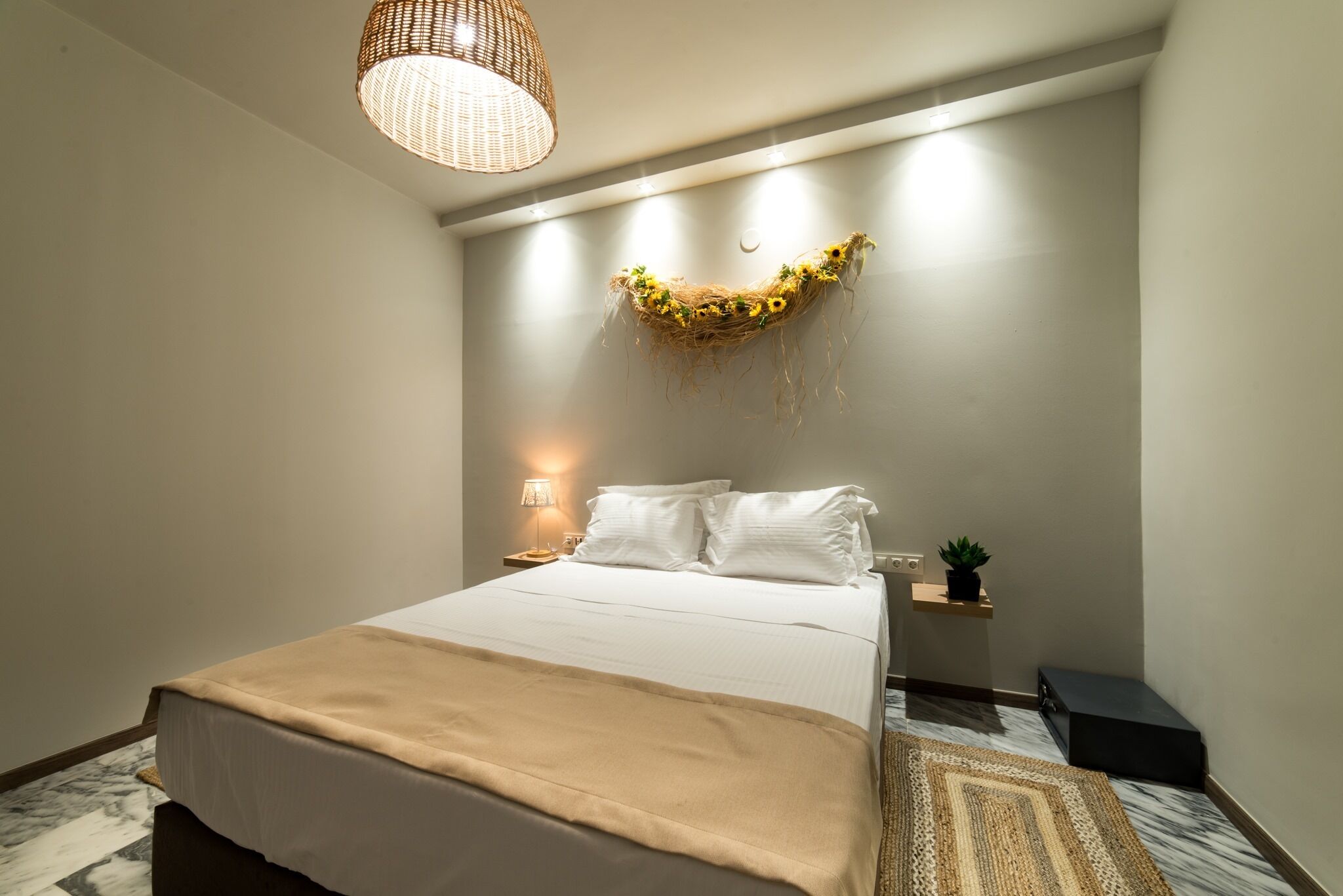 1 غرفة نوم وأغطية فراش متميزة وألحفة محشوة بالريش