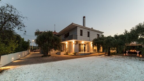 Oinoelia Luxury Suites & Residence
