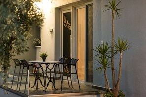 Terrace/patio - Oinoelia Luxury Suites & Residence (Thasos)