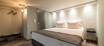 Oinoelia Luxury Suites & Residence