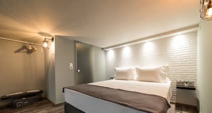 Oinoelia Luxury Suites & Residence