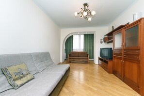 Apartment, 2 Bedrooms | Living room | TV - Apartment on Sheptitskogo str (Kyiv)