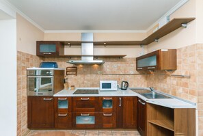 Appartement, 2 slaapkamers | Privékeuken | Een koelkast/vriezer, een magnetron, een oven, een kookplaat