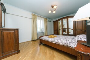 Apartment, 2 Bedrooms | 2 bedrooms, soundproofing, iron/ironing board, free WiFi