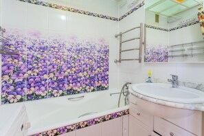 Apartment, 1 Bedroom | Bathroom - Obolon apartment 73 (Kyiv)