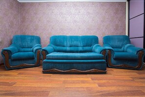 Apartment, 1 Bedroom | Living room | Flat-screen TV - Apartment on Obolon (Kyiv)