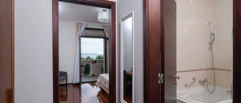 Minibar, bureau, chambres insonorisées, Wi-Fi gratuit