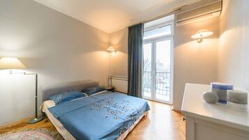 Apartamento, 1 quarto | 1 quarto, escrivaninha, roupa de cama